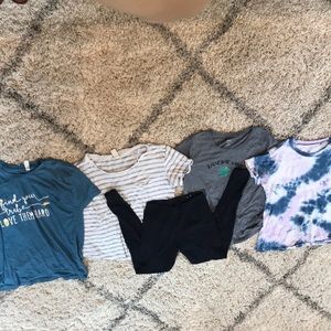 Tee shirts and black leggings!